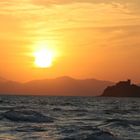 Sonnenuntergang hinter der Insel Elba