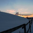 Sonnenuntergang hinter der Kuppe