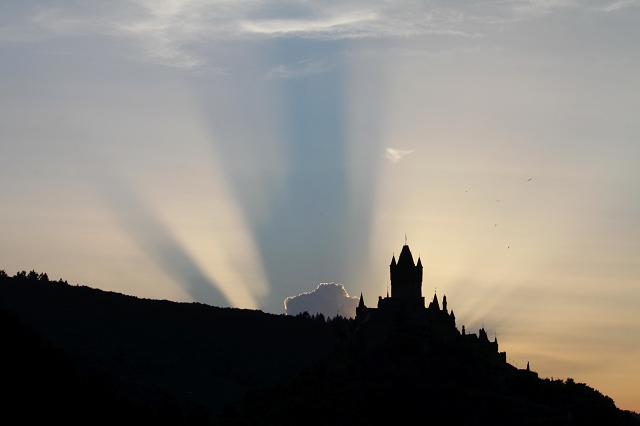 Sonnenuntergang hinter der Reichsburg