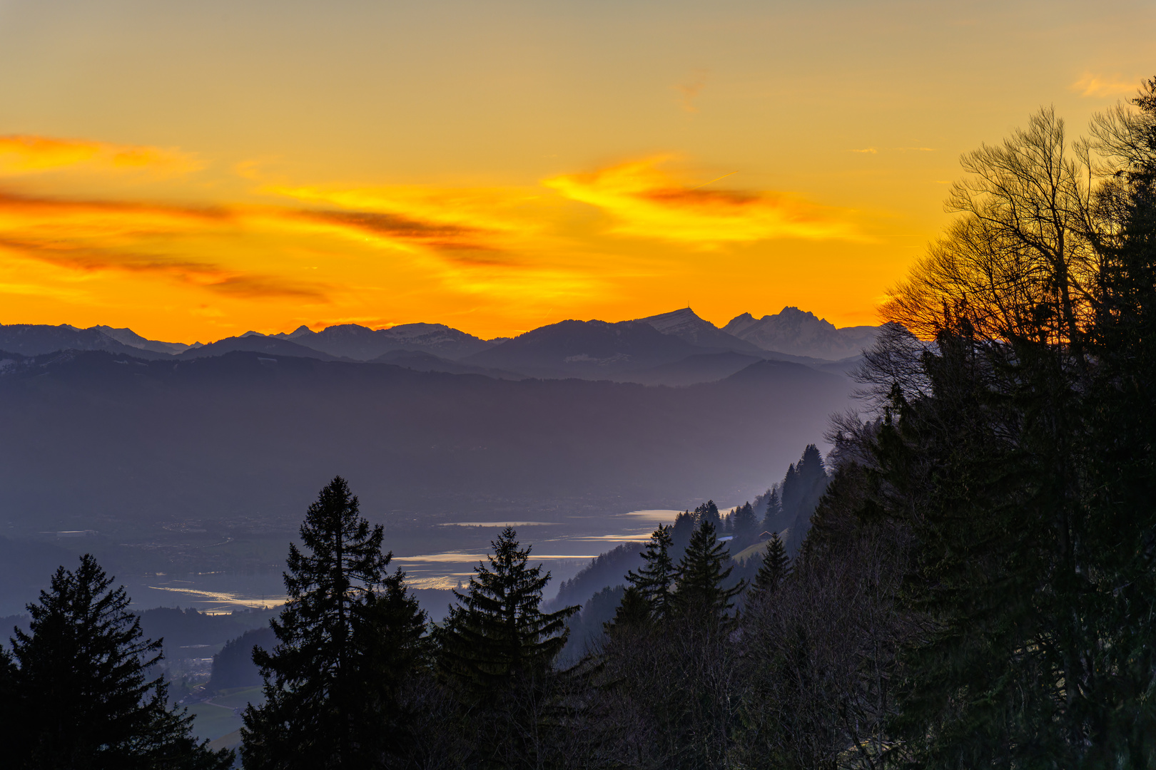 Sonnenuntergang hinter der Rigi