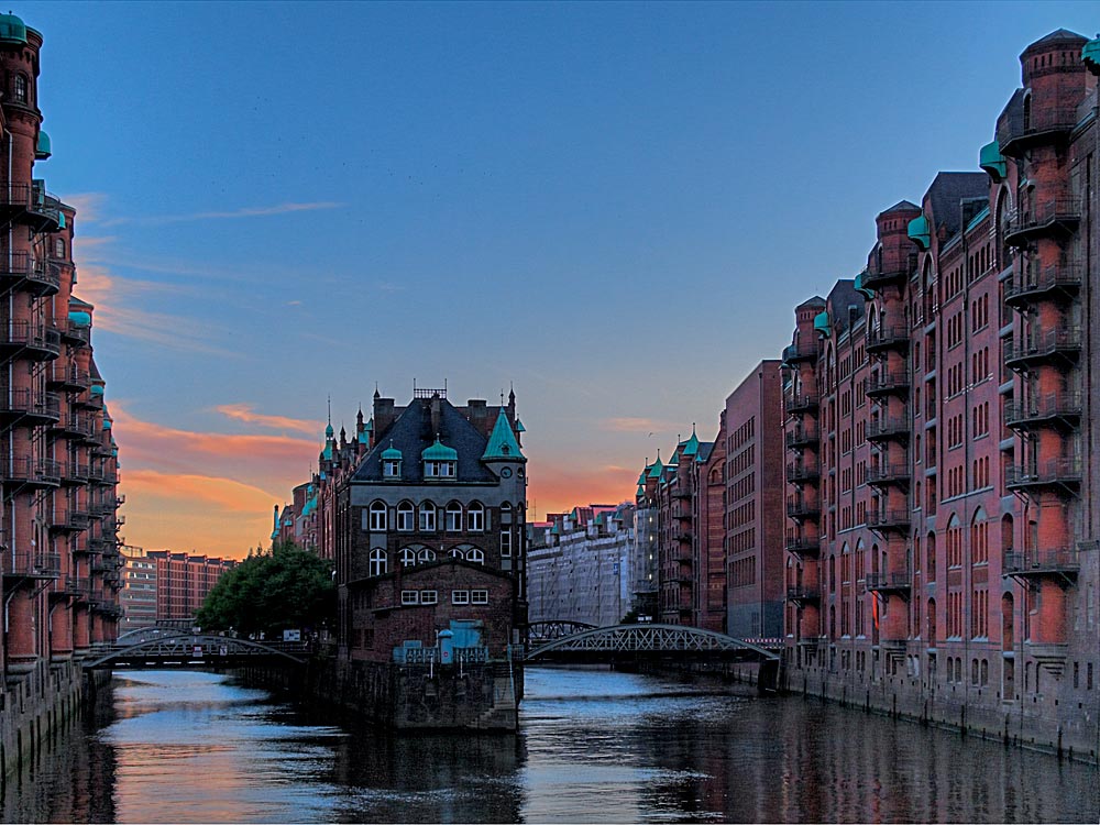 Sonnenuntergang hinter der Speicherstadt