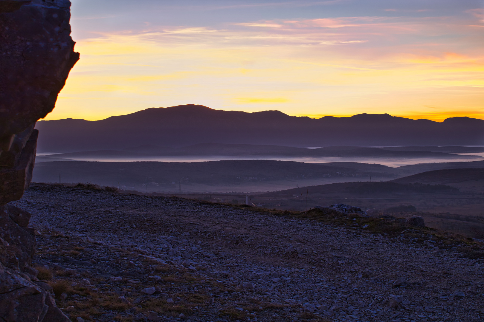 Sonnenuntergang hinter Dinarischen Gebirge