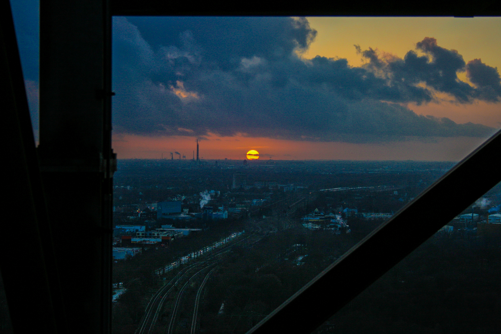 Sonnenuntergang  hinter Duisburg...