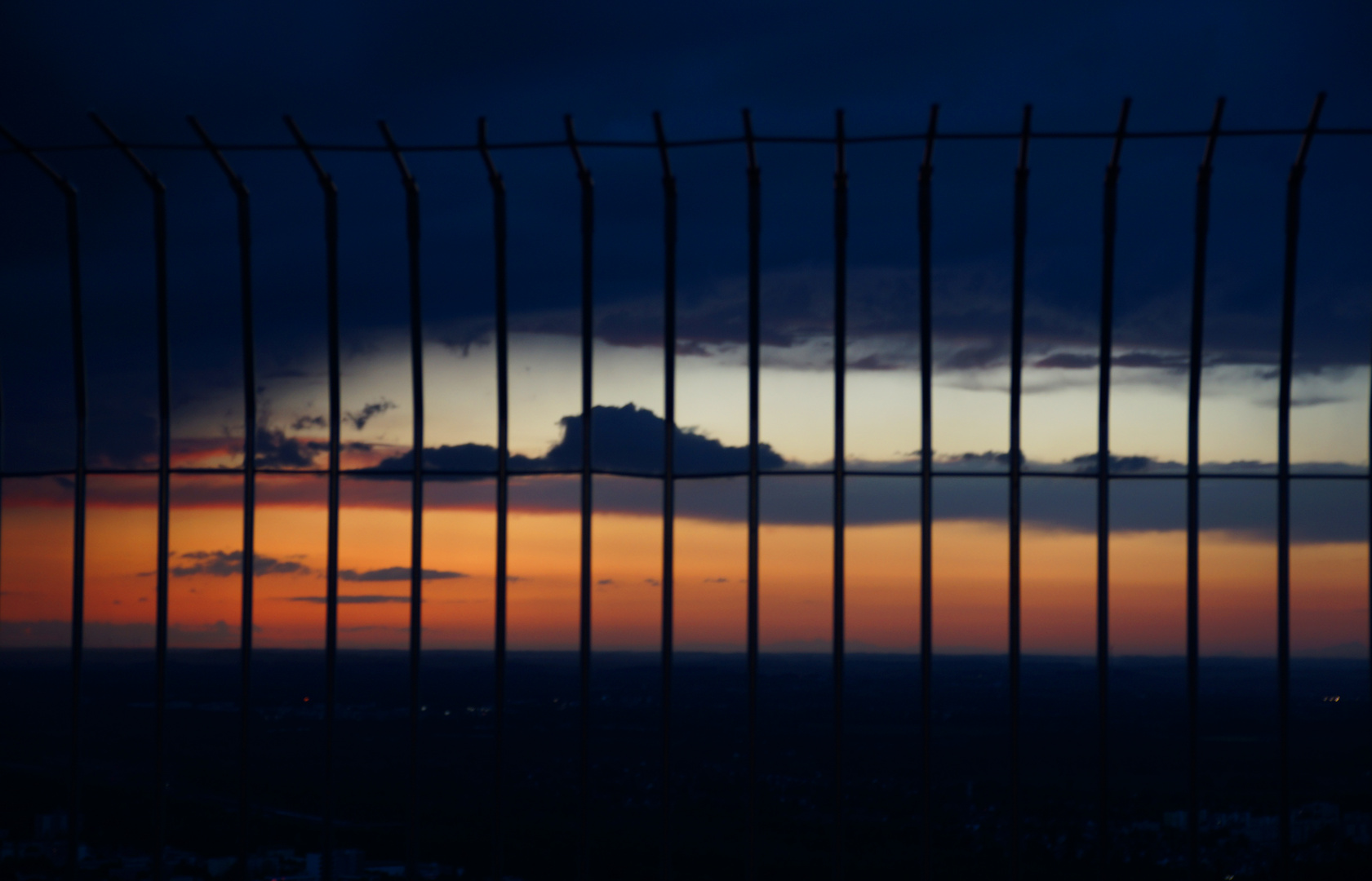 Sonnenuntergang hinter Gittern