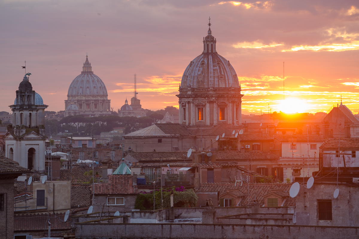 Sonnenuntergang hinter Roms Dächern