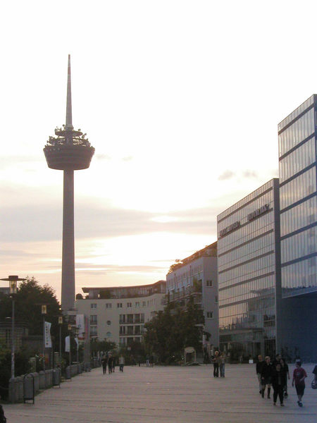 Sonnenuntergang hinter Telekomturm