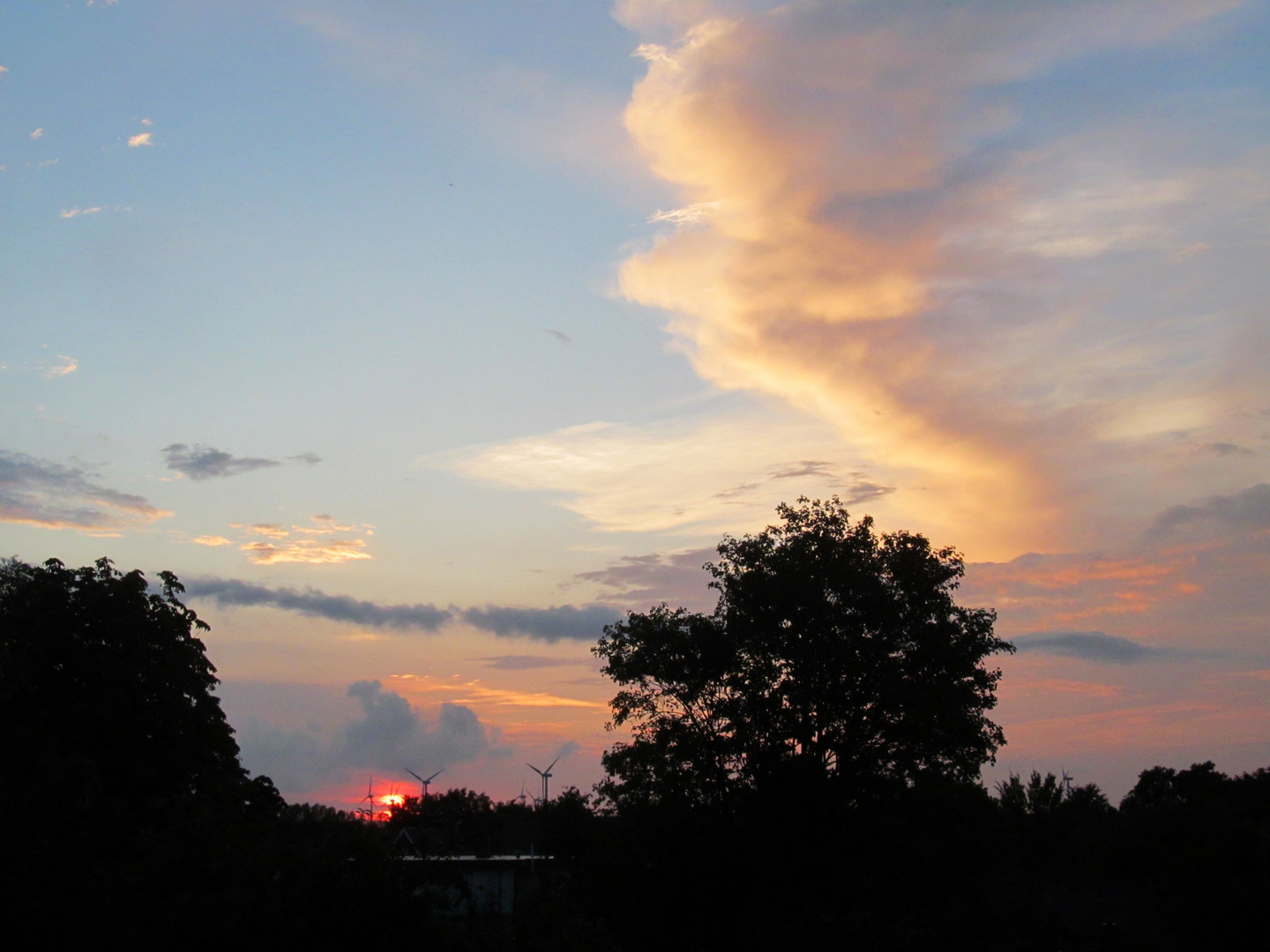 Sonnenuntergang hinter Wischhafen ...