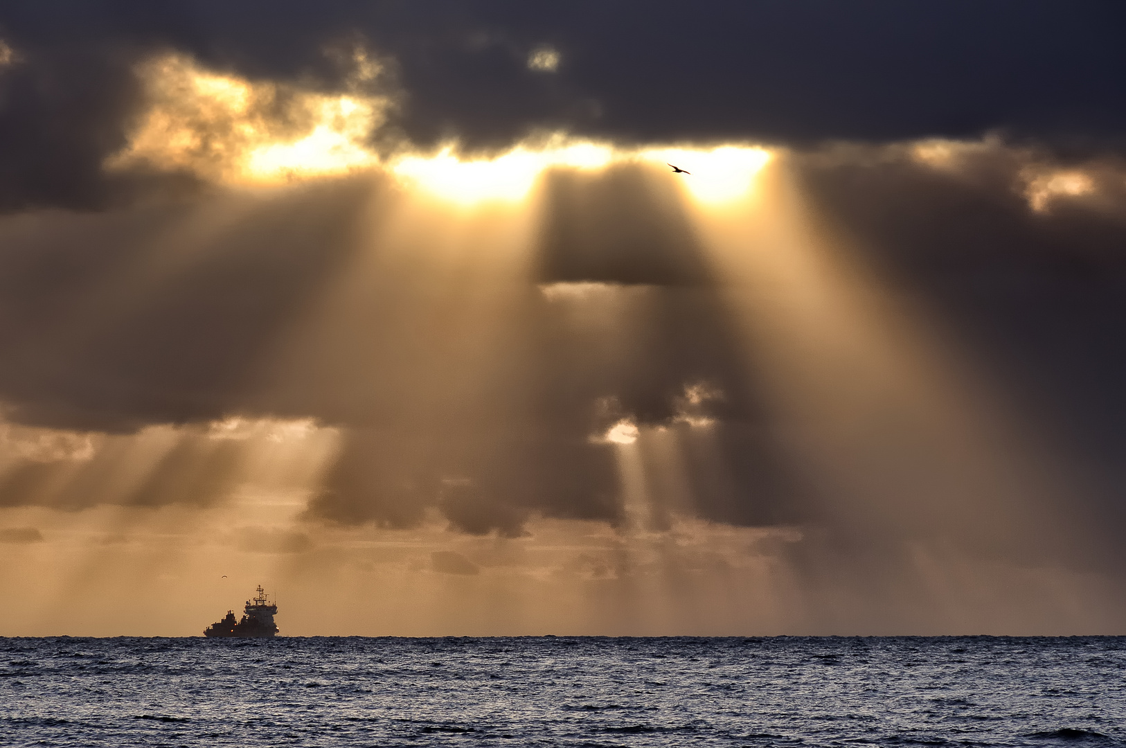 Sonnenuntergang hinter Wolken