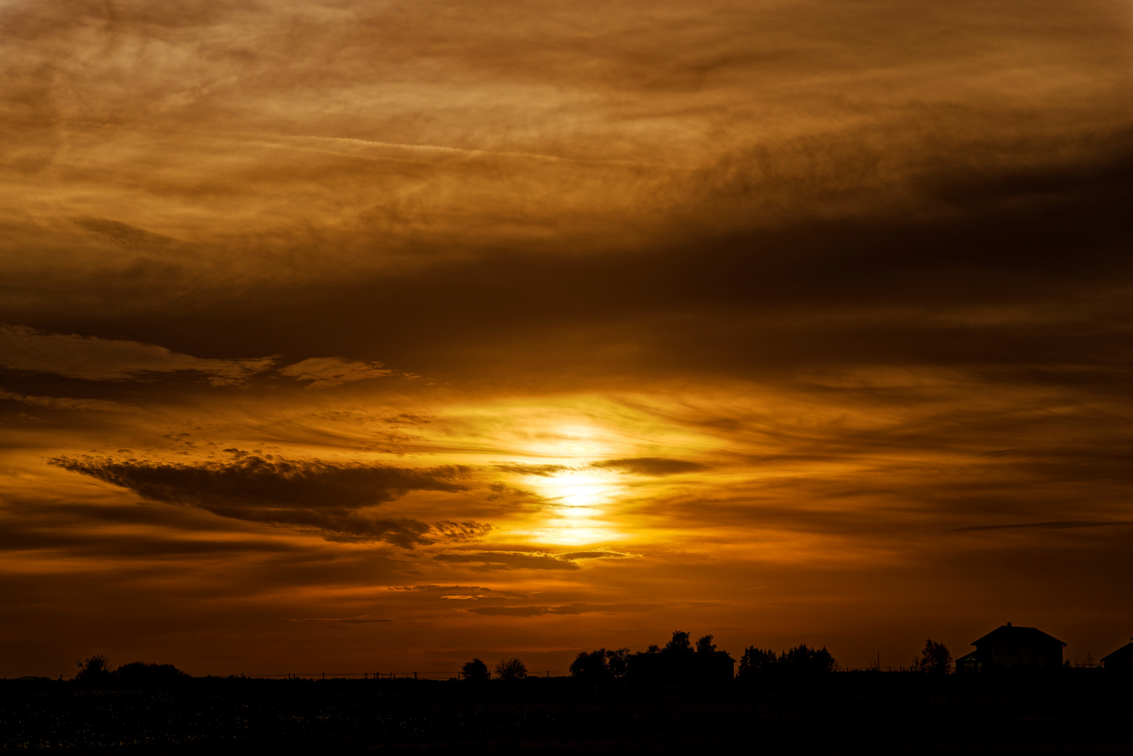 Sonnenuntergang hinter Wolken