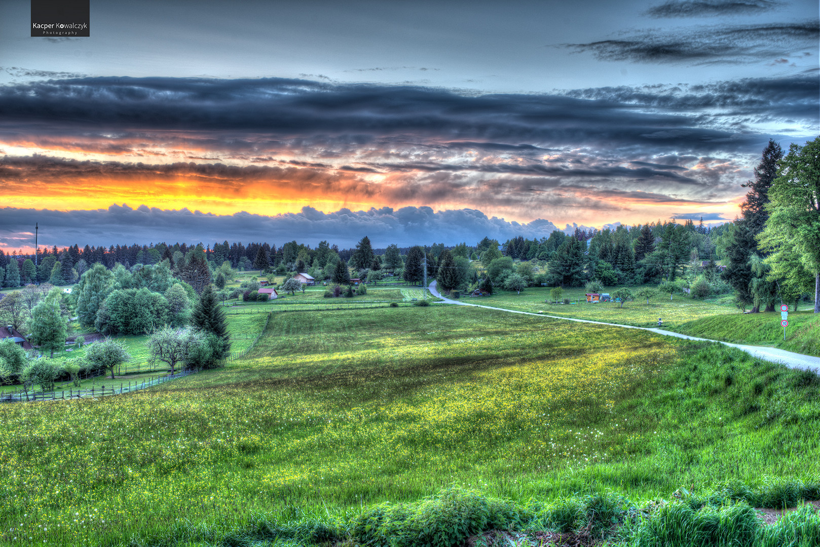 Sonnenuntergang hinter Wolken