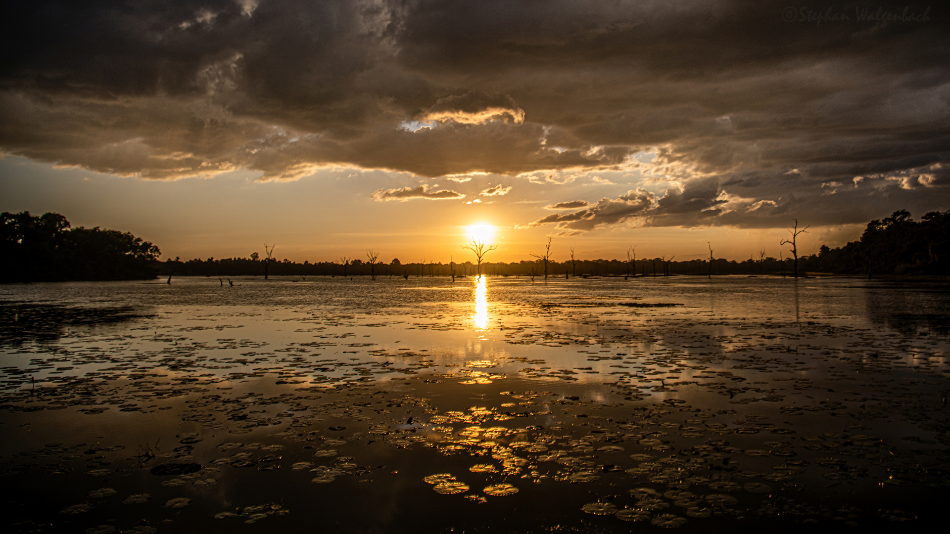 Sonnenuntergang im Angkor Gelände