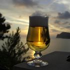 Sonnenuntergang im Bierglas - Und die Erde steht kopf (rel.)