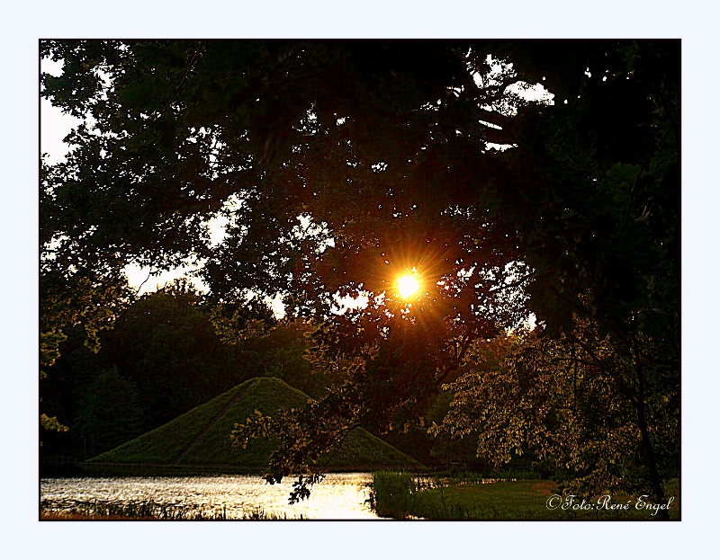 Sonnenuntergang im Branitzer Park.....