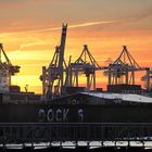 Sonnenuntergang im Containerterminal