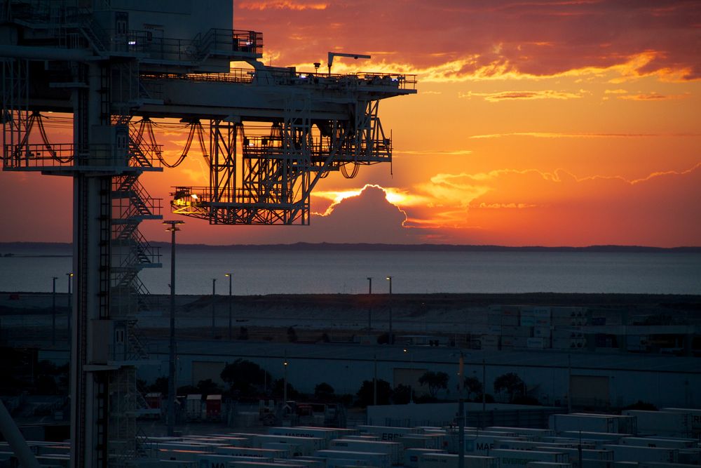 Sonnenuntergang im Containerterminal