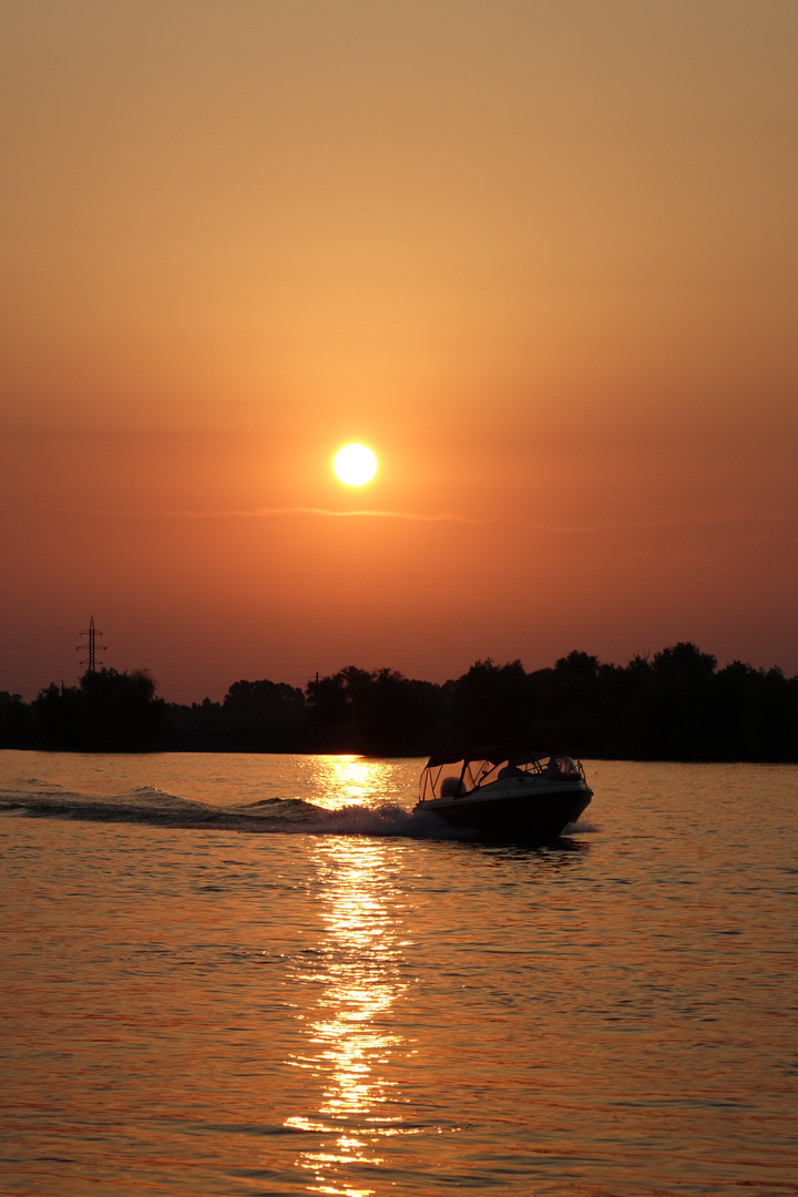 Sonnenuntergang im Donaudelta in Rumänien
