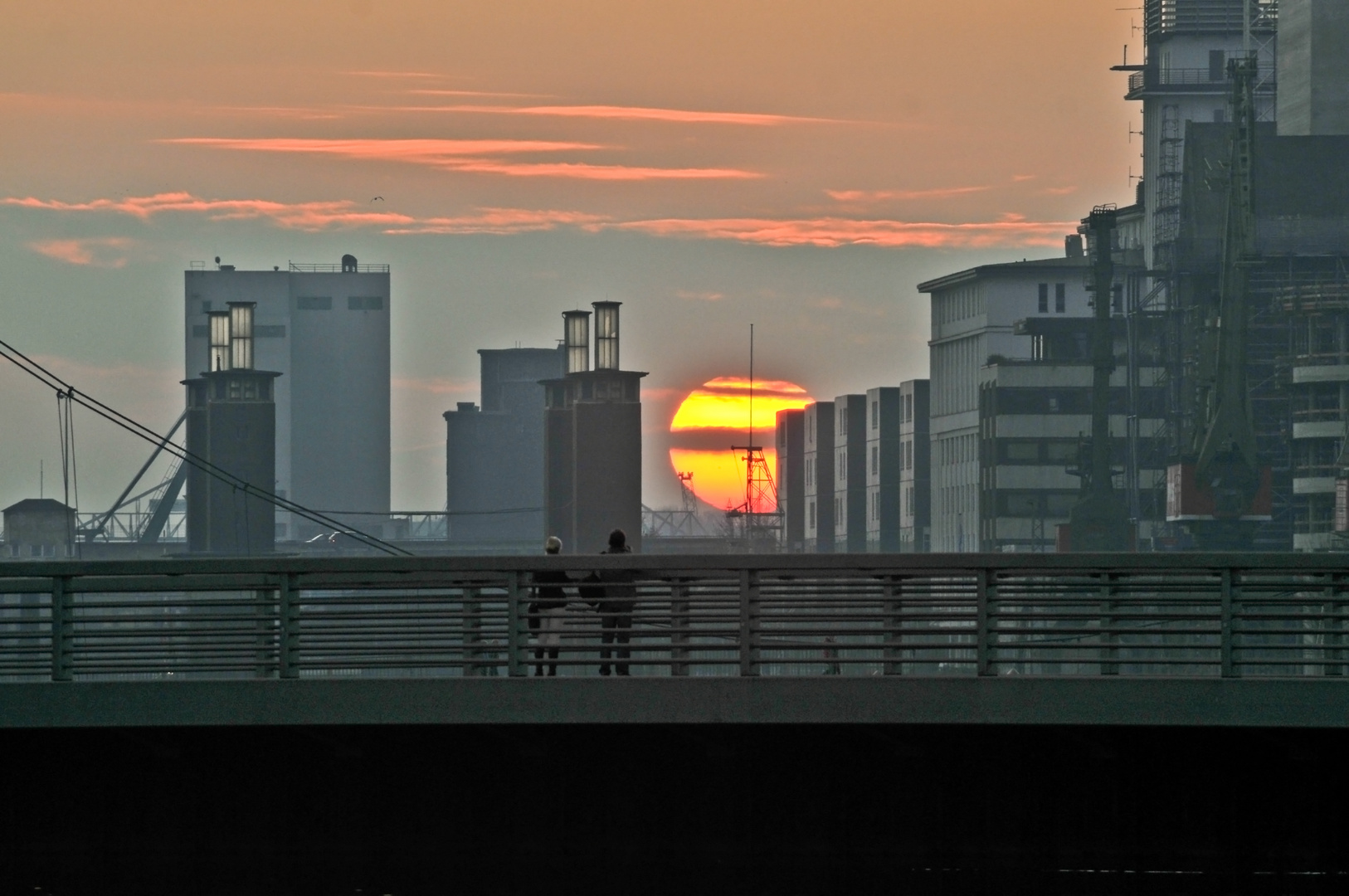 Sonnenuntergang im Duisburger Innenhafen