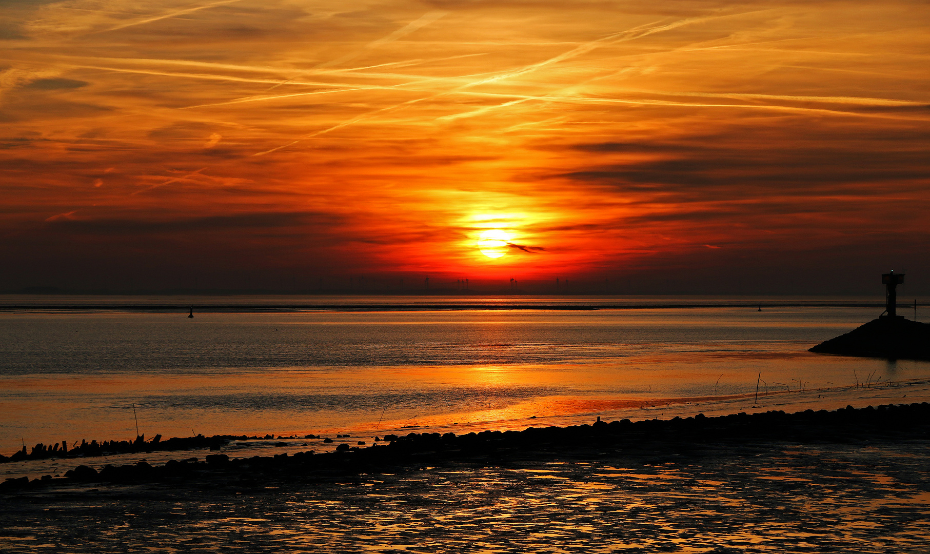 Sonnenuntergang im Emder Hafen