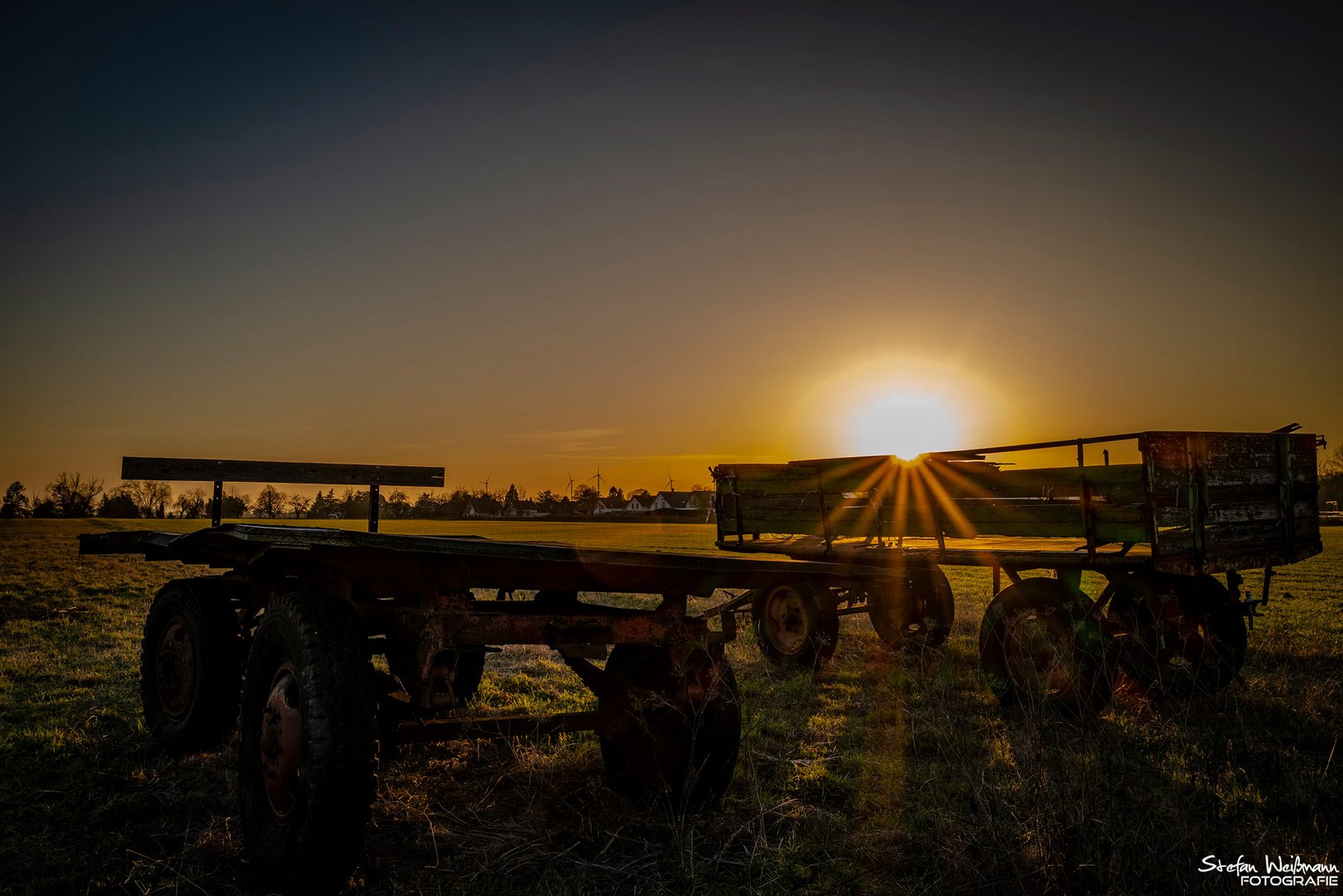 Sonnenuntergang im Feld