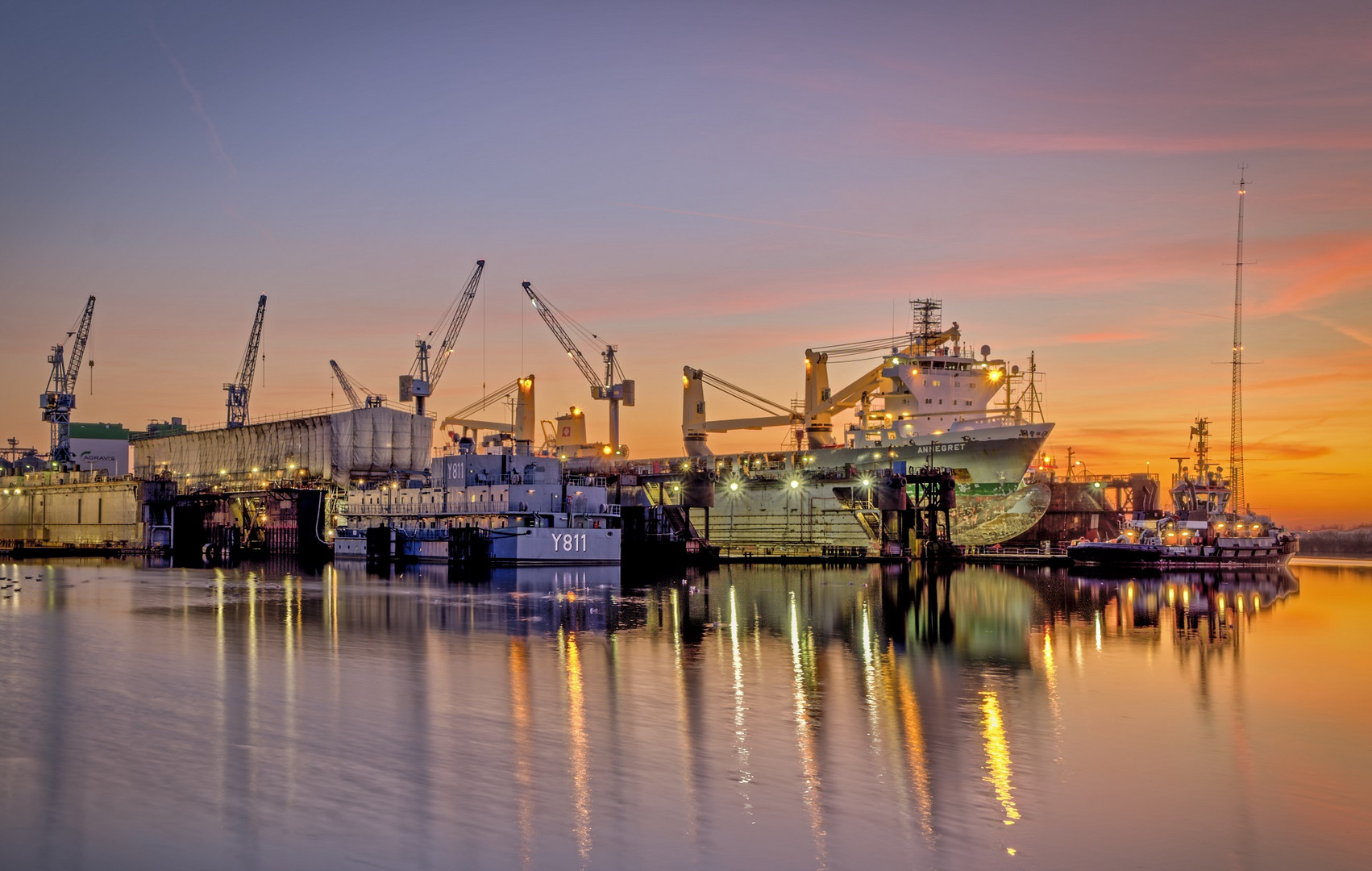 Sonnenuntergang im Fischerei Hafen Bremerhaven