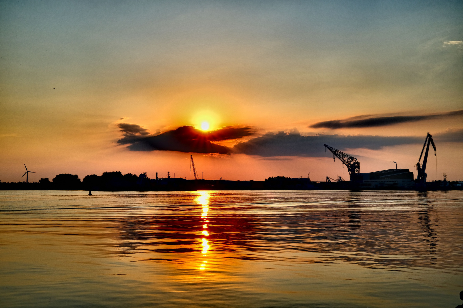 Sonnenuntergang im Fischereihafen