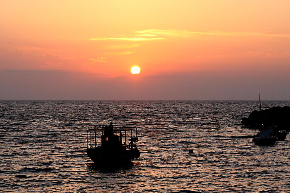 SONNENUNTERGANG IM FISCHERHAFEN