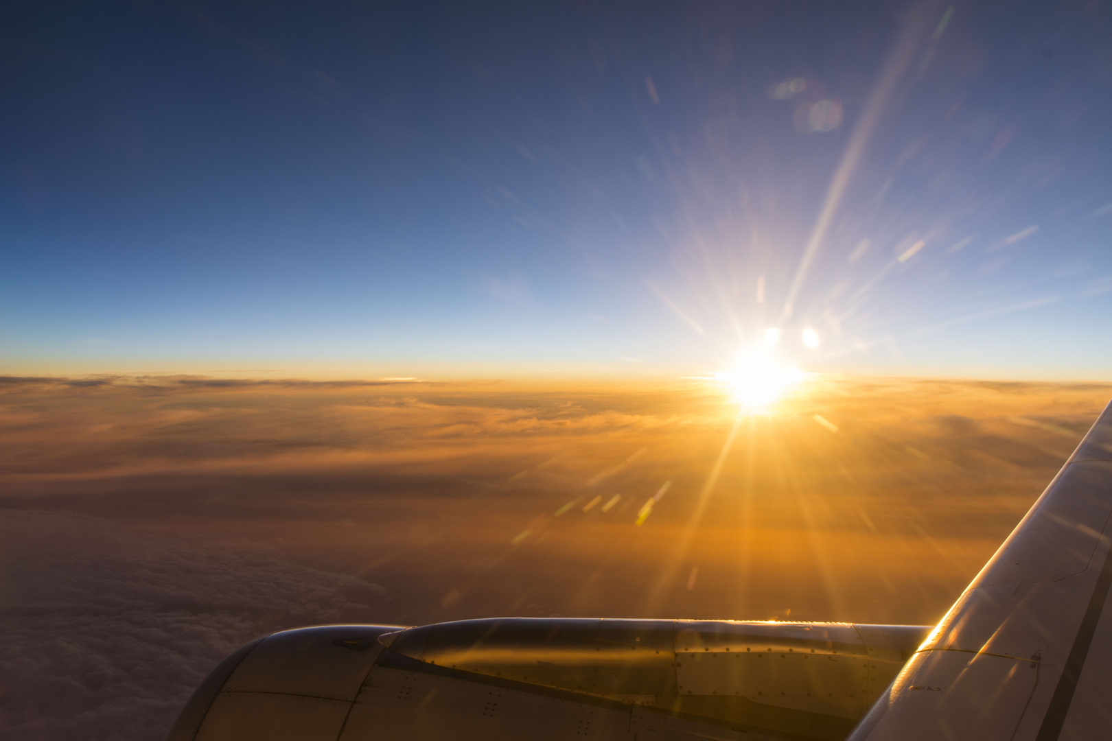 Sonnenuntergang im Flieger