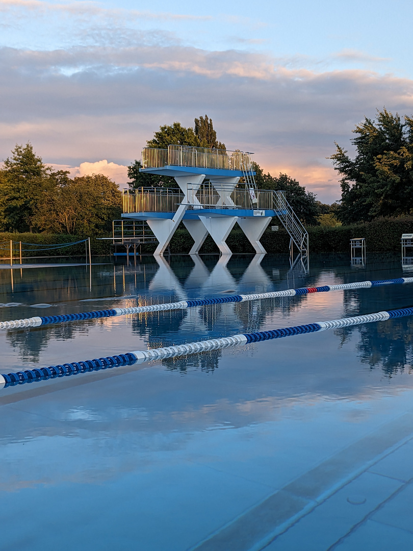 Sonnenuntergang im Freibad 