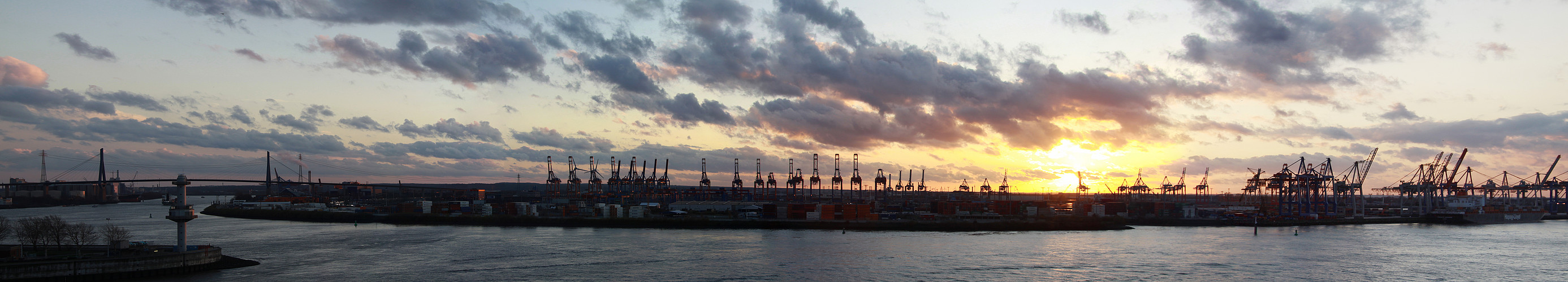 Sonnenuntergang im Haburger Hafen