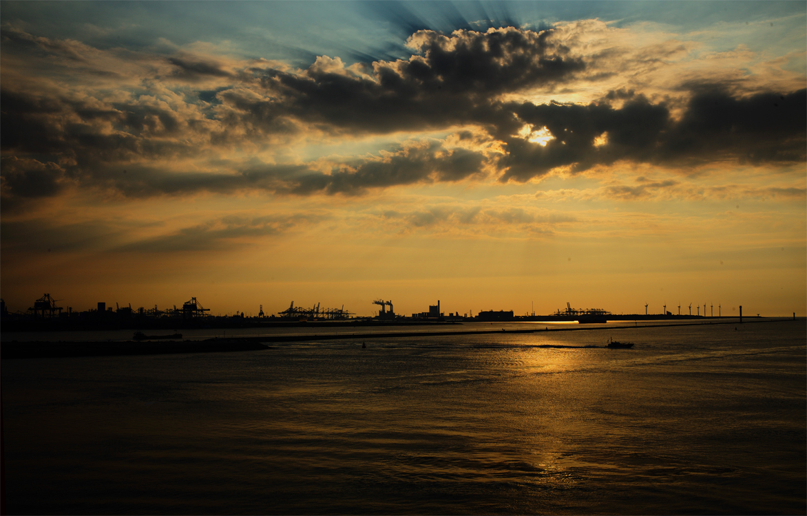 Sonnenuntergang im Hafen 01