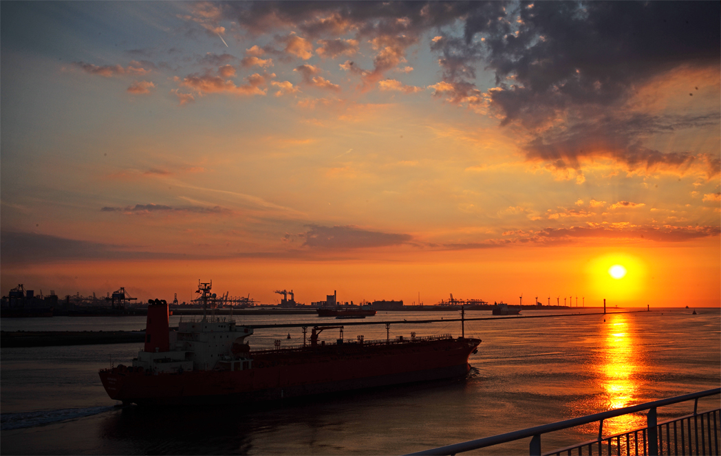 Sonnenuntergang im Hafen 04