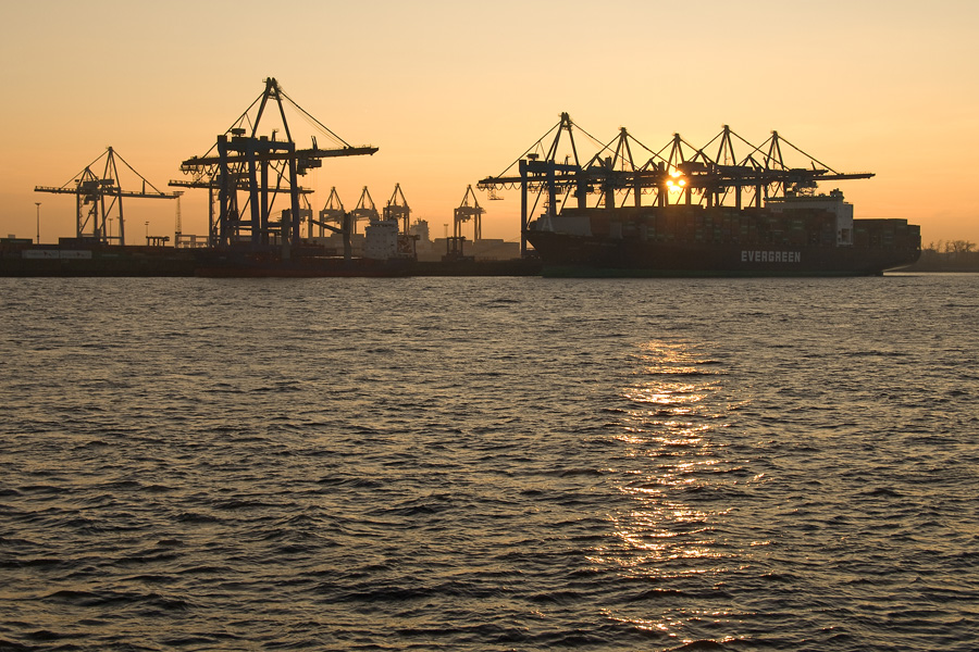 Sonnenuntergang im Hafen 1