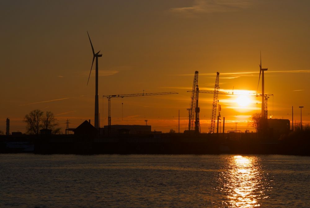 Sonnenuntergang im Hafen