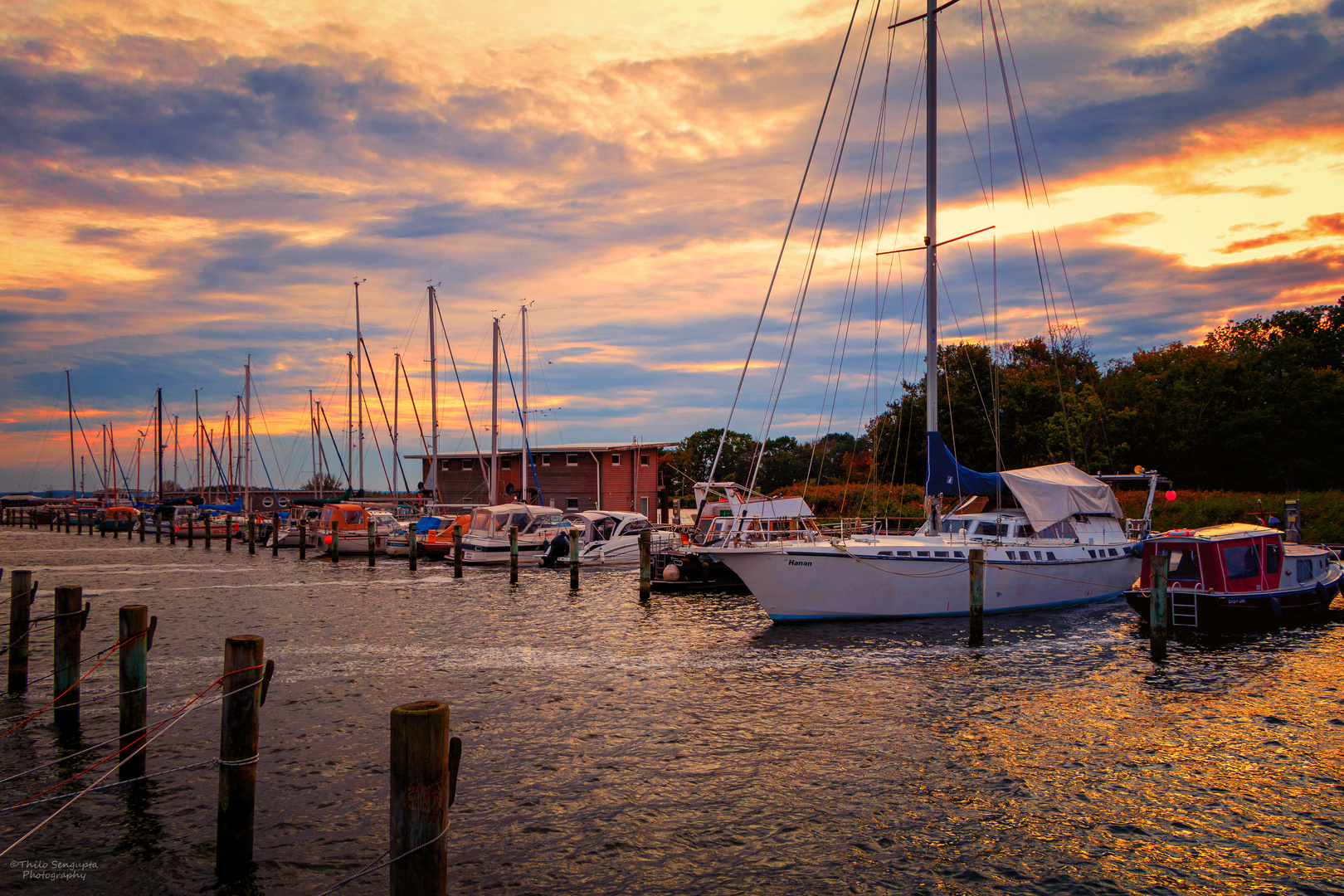 Sonnenuntergang im Hafen