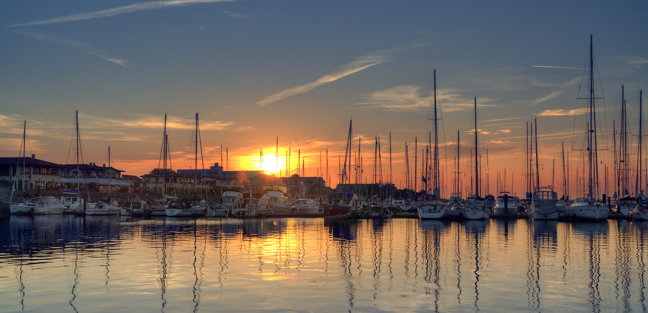 Sonnenuntergang im Hafen