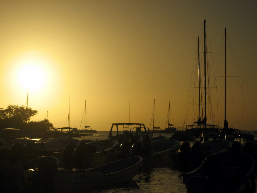 Sonnenuntergang im Hafen