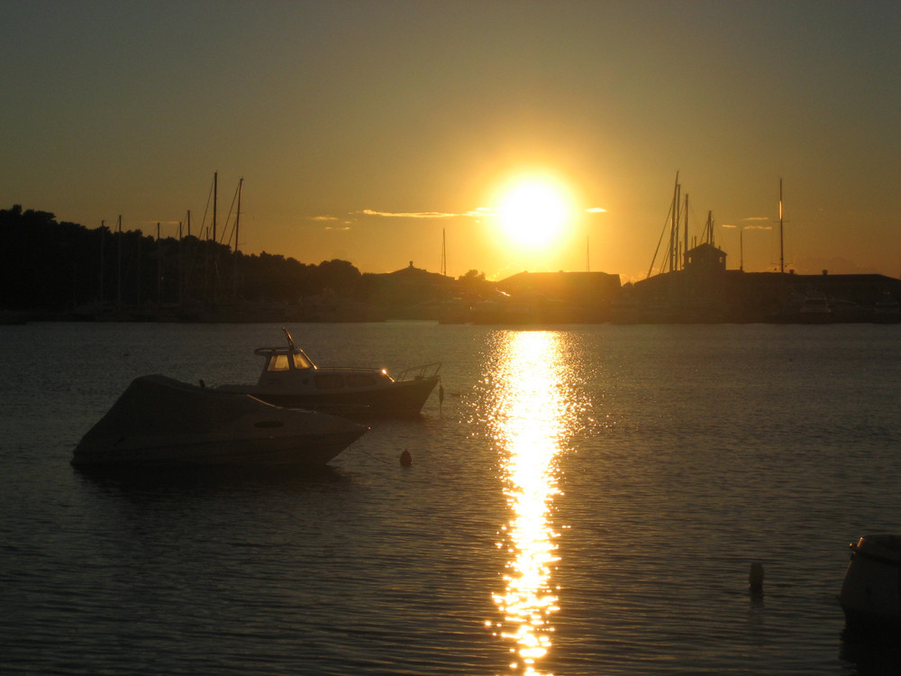 Sonnenuntergang im Hafen