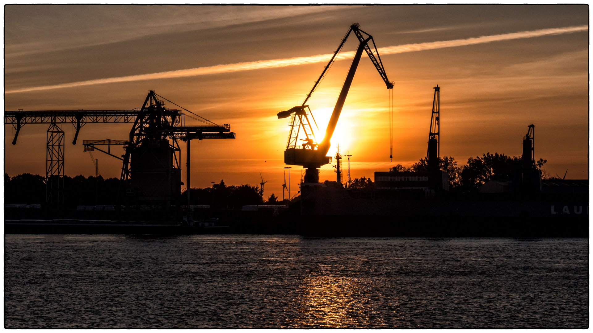 Sonnenuntergang im Hafen