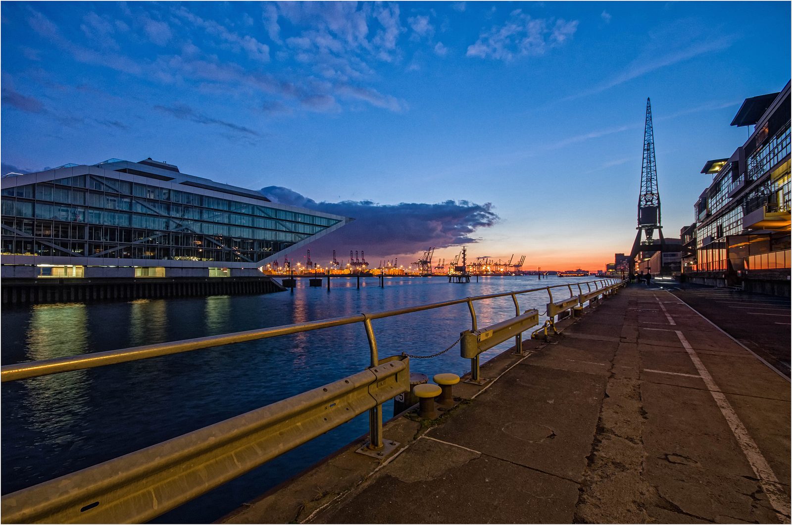 Sonnenuntergang im Hafen