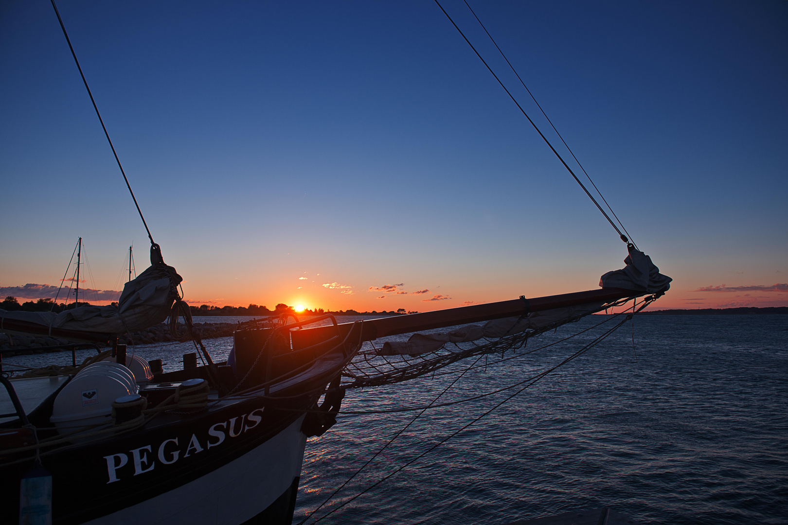 Sonnenuntergang im Hafen