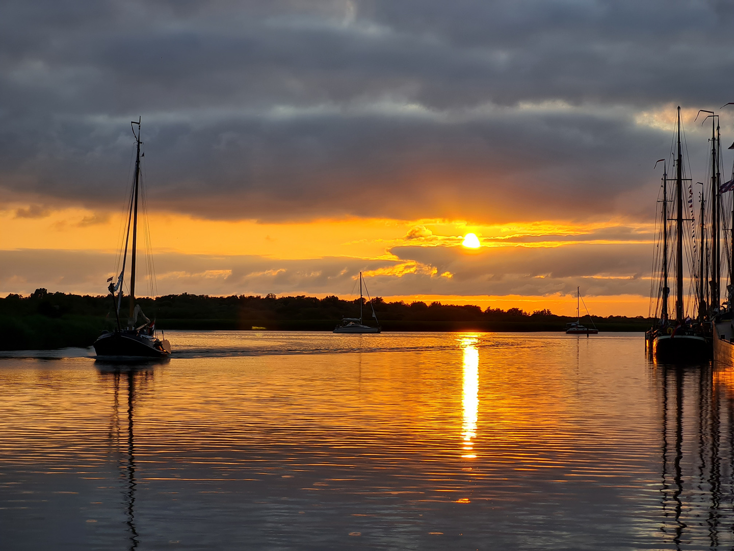 Sonnenuntergang im Hafen