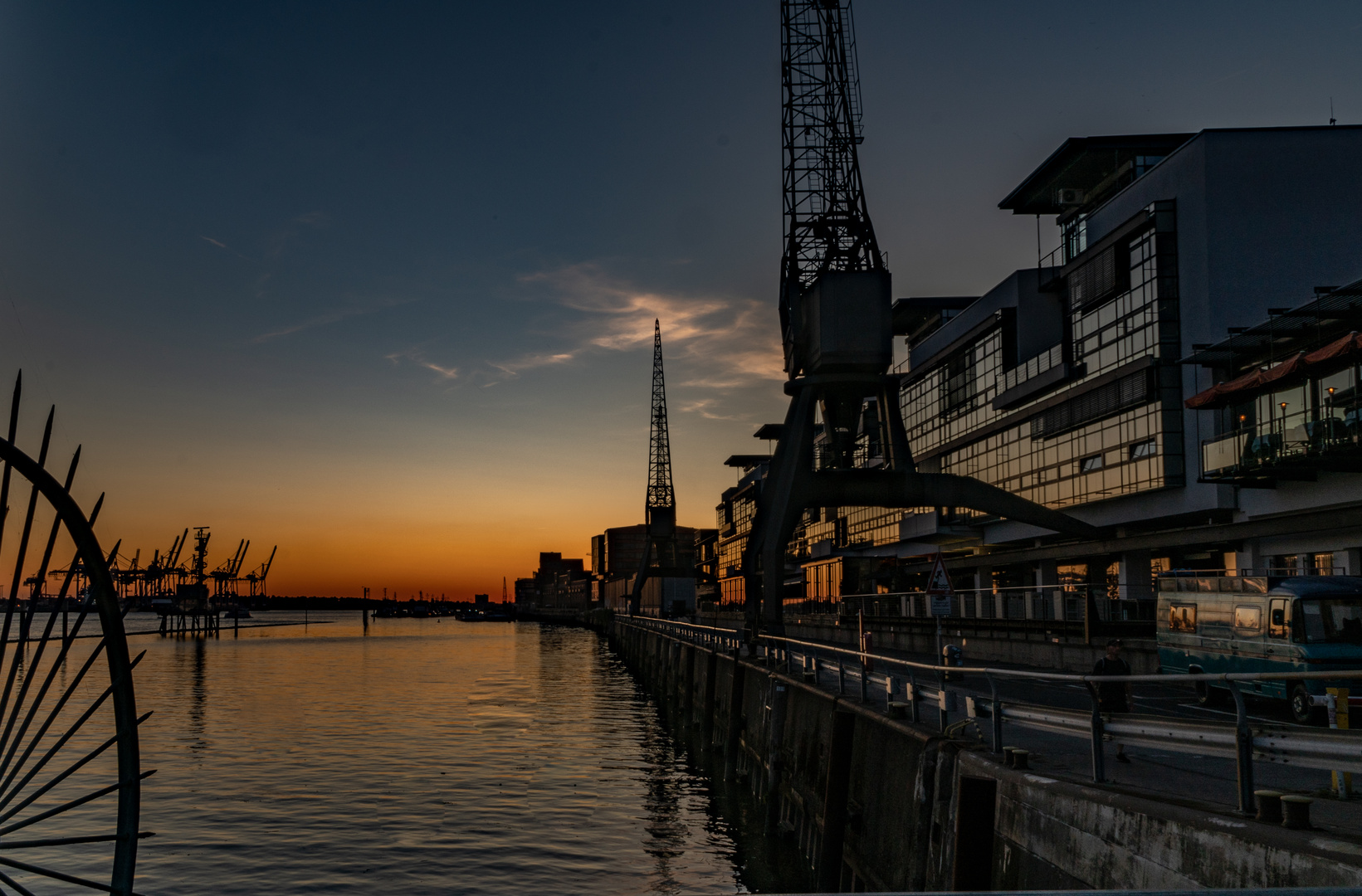 Sonnenuntergang im Hafen