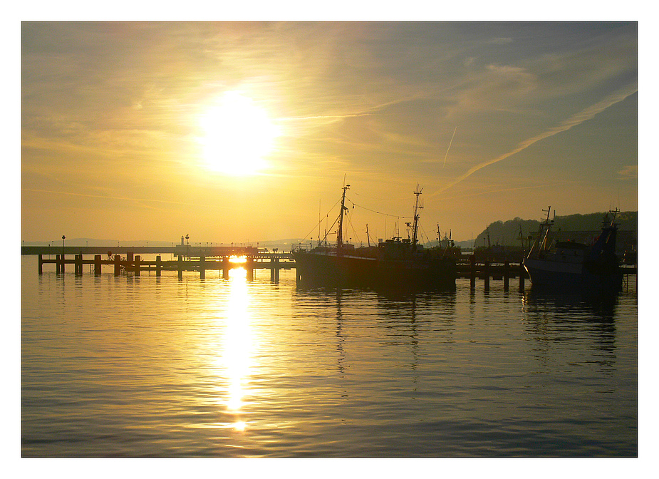 Sonnenuntergang im Hafen