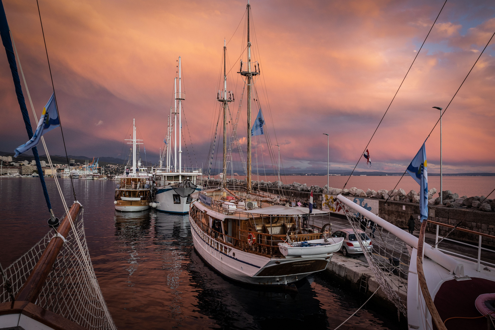 Sonnenuntergang im Hafen