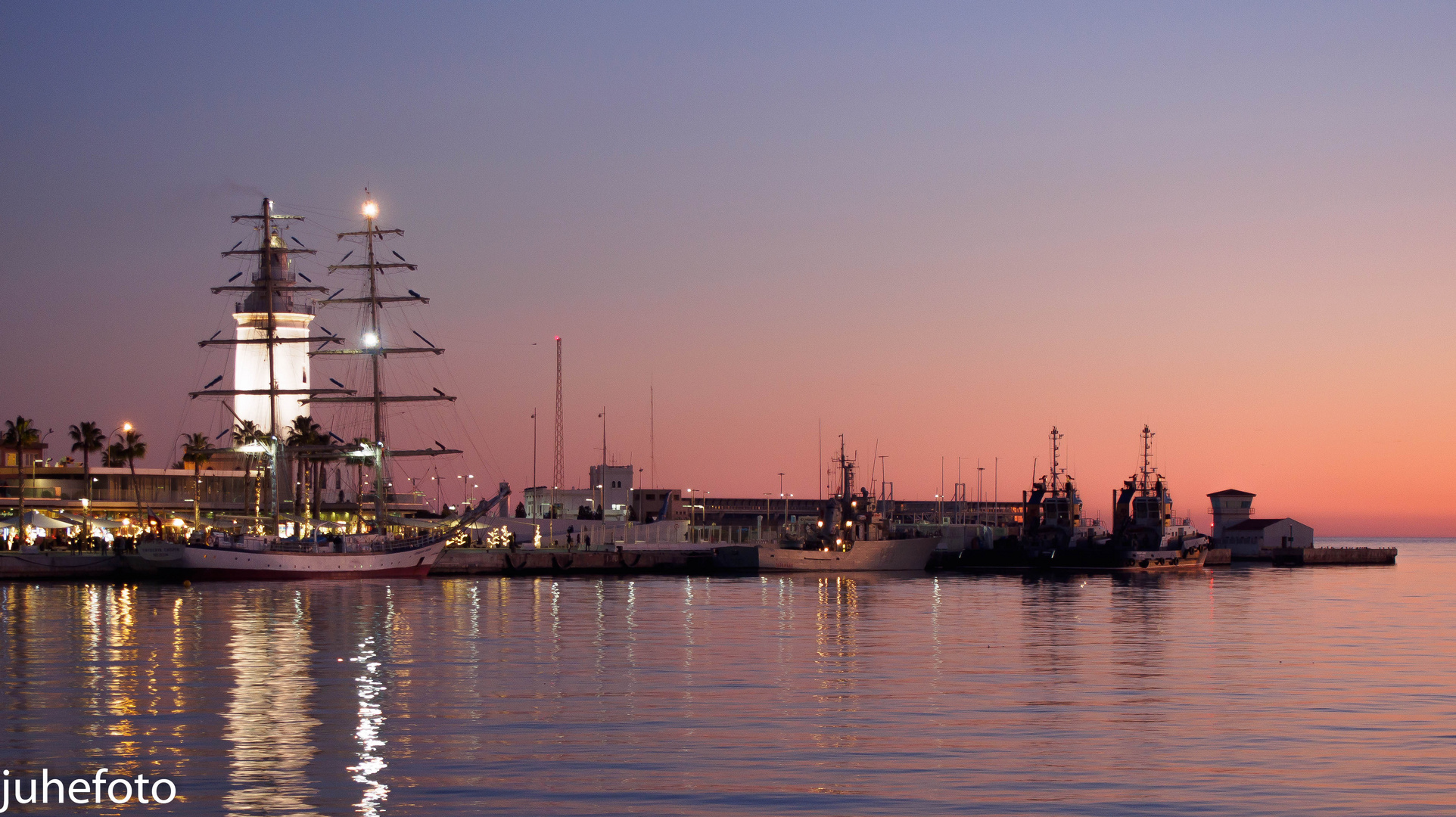 Sonnenuntergang im Hafen