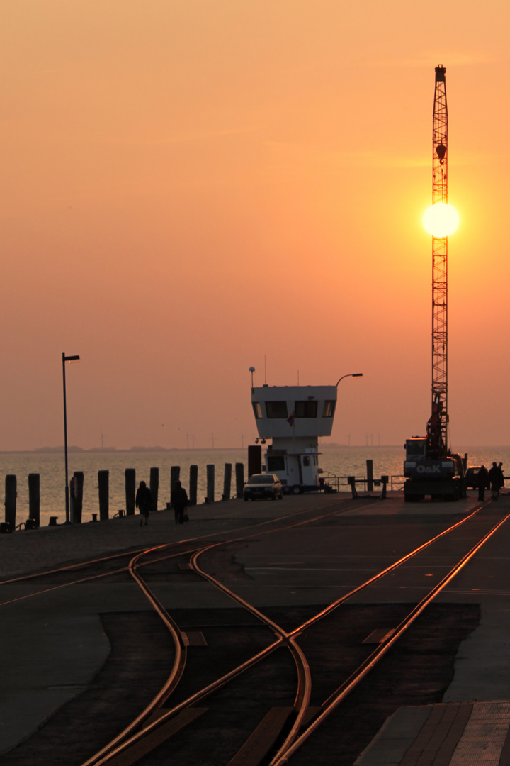 Sonnenuntergang im Hafen von Dagebüll