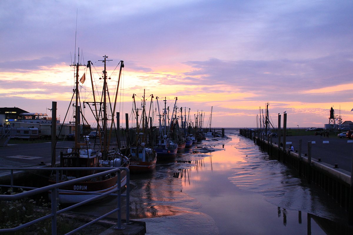 Sonnenuntergang im Hafen von Dorum...