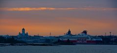 Sonnenuntergang im Hafen von Helsinki