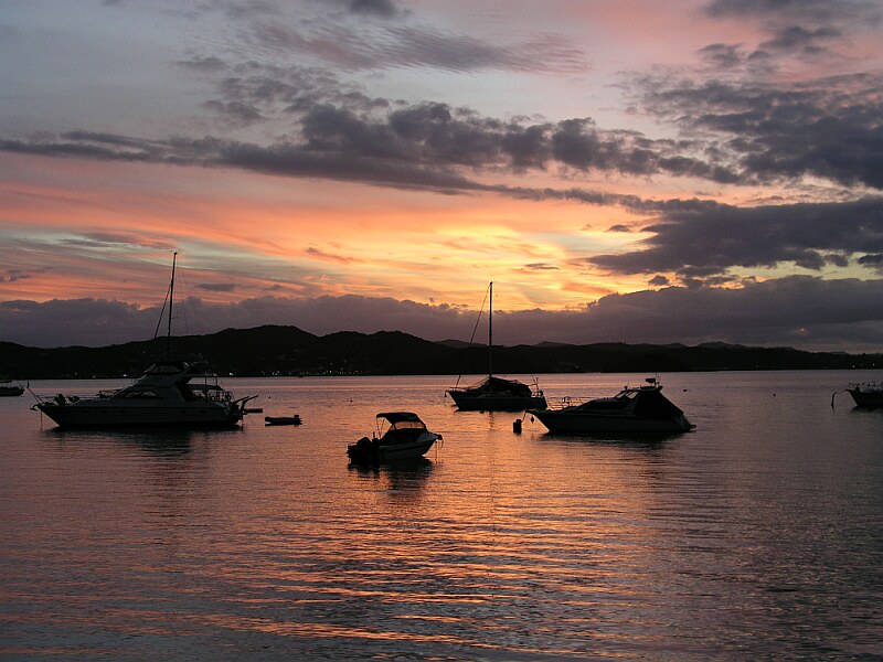 Sonnenuntergang im Hafen von Russel