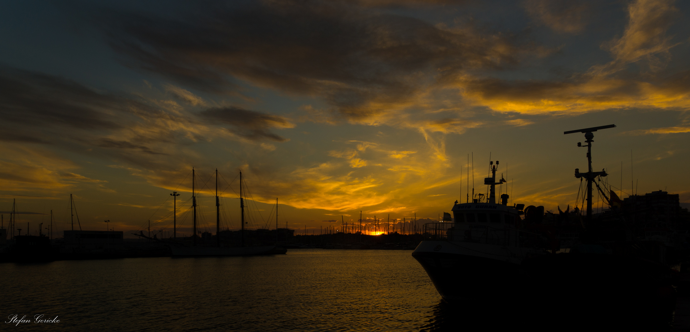 Sonnenuntergang im Hafen von Torrevieja